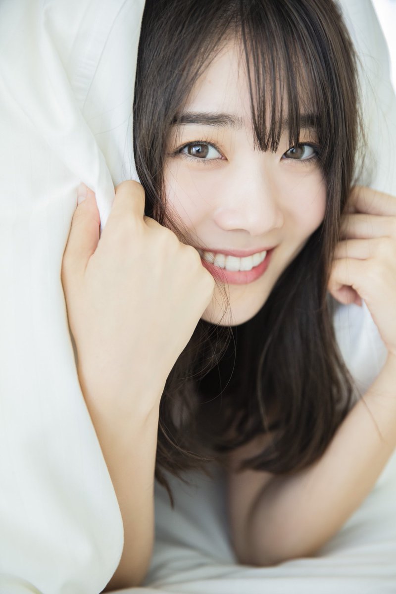 鶴見萌1st写真集『le germe』 発売から1年が経ちました！ 厳しい御時