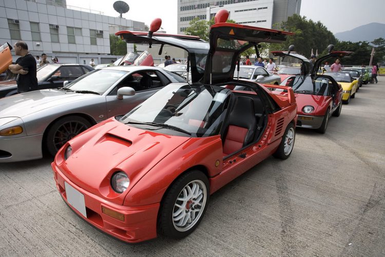 Motorz編集部 公式 ガルウィングがカッコいい マツダ オートザムaz 1 軽自動車 規格のスポーツカー オートザムaz 1 他に類を見ないボディー形状にガルウィングの組み合わせで 目立つこと間違いなしの一台です そんなaz 1を ご紹介します Motorz編集部 公式 ガルウィングがカッコいい マツダ オートザムaz 1 軽自動車 規格のスポーツカー オートザムaz 1 他に類を見ないボディー形状にガルウィングの組み合わせで 目立つこと間違いなしの一台です そんなaz 1を ご紹介します