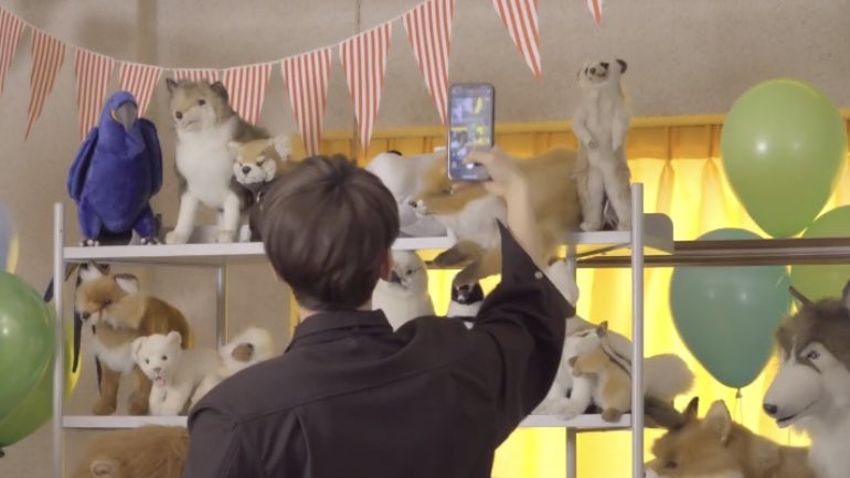 bhyunsource's tweet photo. baekhyun taking photos on set ♡ https://t.co/MGZJB0an9w
