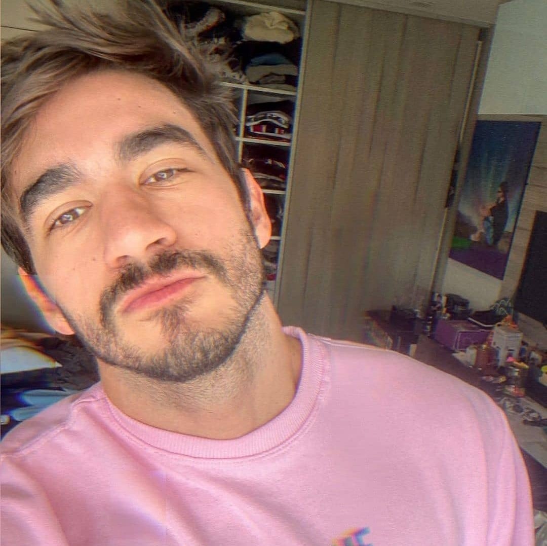 updatesgui's tweet photo. As pessoas podem dizer muitas coisas sobre você, mas você sempre será aquilo que você mais acreditar ser.

“O que um homem pensa de si, é isso que determina ou, melhor, indica seu destino.” - Henry David Thoreau
Bom dia e um feliz sábado! 🌟 https://t.co/yEGKmmI8MT