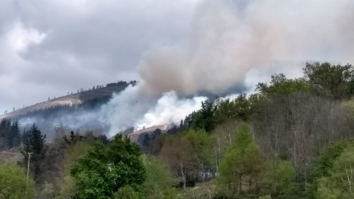 <a href="/BomberosBizkaia/">Bomberos y Bomberas Bizkaia</a> Imagenes del incendio desde el balcón de casa <a href="/GobiernoErmua/">Gobierno Ermua</a> <a href="/ermuberri/">Ermuberri Ermua</a>