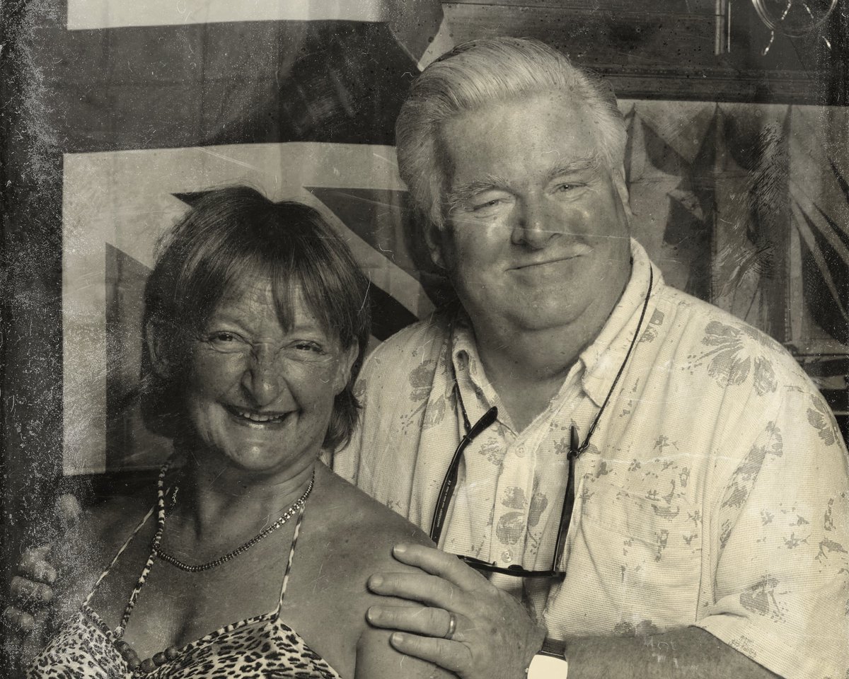 floellaumbagabe's tweet photo. My grandparents celebrating the end of World War II in 1945 ❤️ https://t.co/8GCOtDG3Ps