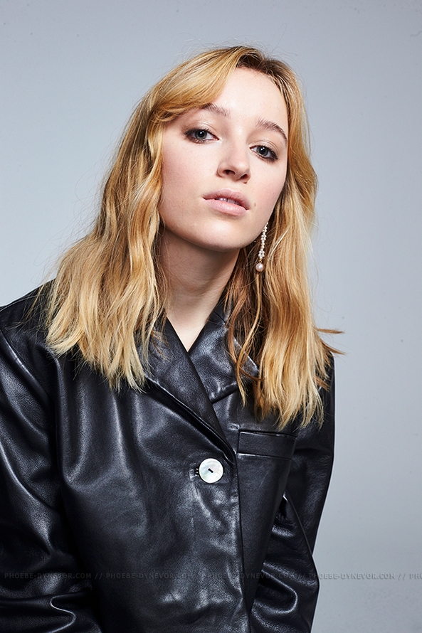 _phoebedynevor tweet picture