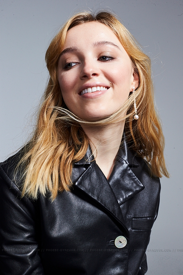 _phoebedynevor tweet picture