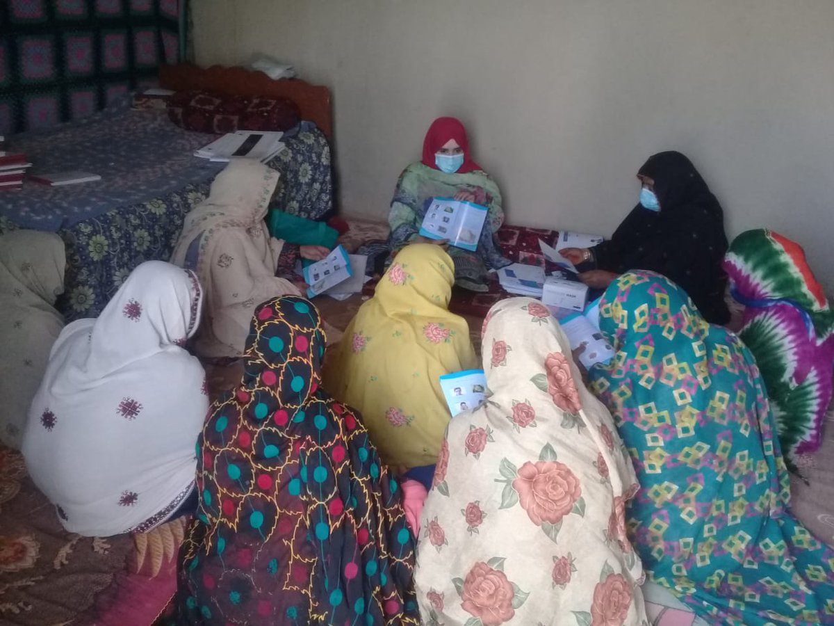 ProvincialNutr1's tweet photo. #Quetta #Nutrition_Program #Social_mobilizer is conducting #Awareness_session at #health_house with the #community_members #UNICEF_Pakistan @jam_kamal @ImranKhanPTI @nhsrcofficial @achakzaibk @CMDUBalochistan @Noor_Baloch72 @Dr_RubabaBuledi
@DailyQudrat @DunyaNews @manan57353083 https://t.co/CjG2ICA0Ii