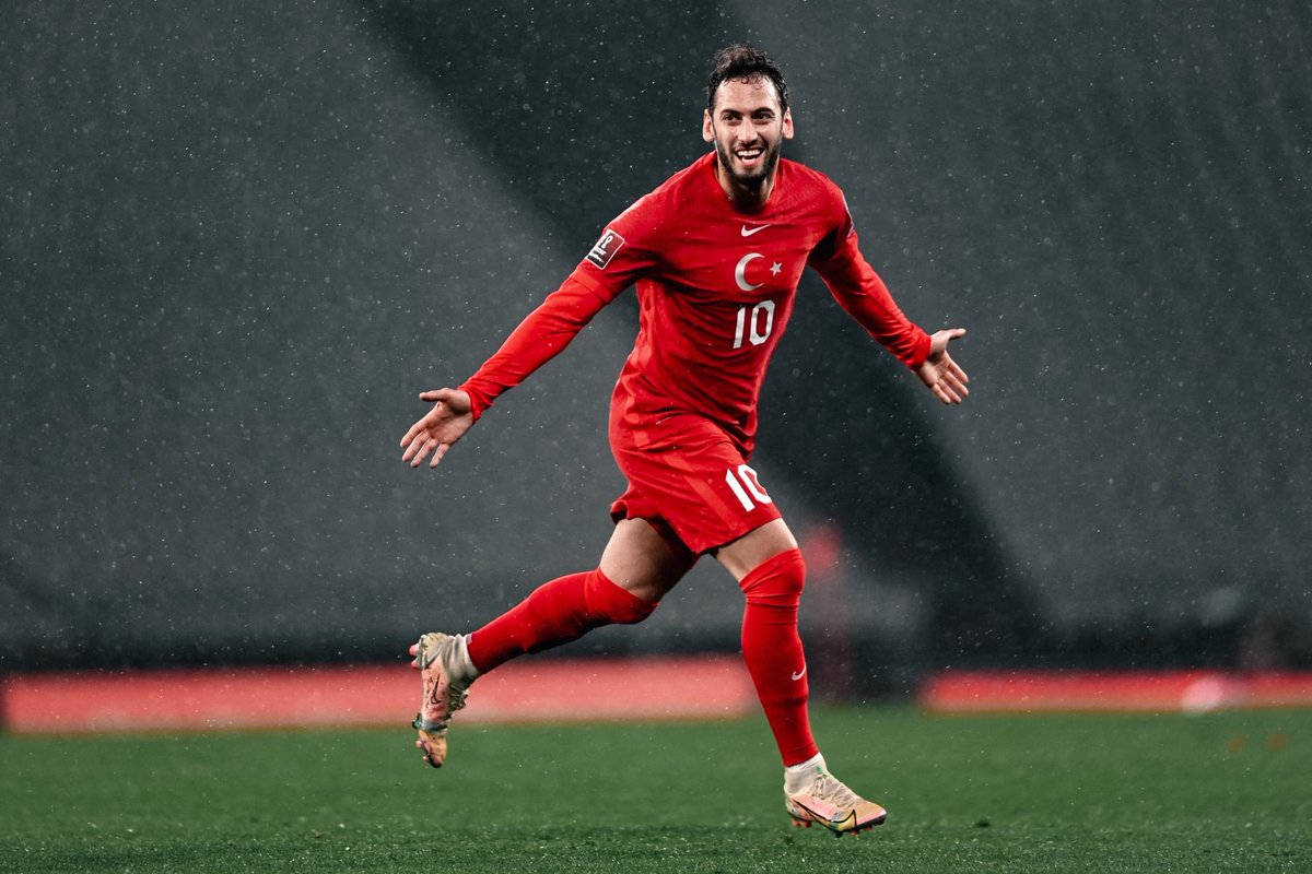 _FootballHQ_'s tweet photo. Hakan Calhanoglu 🇹🇷 
#Calhanoglu #Milan #Turkey https://t.co/JPuxbVspYM