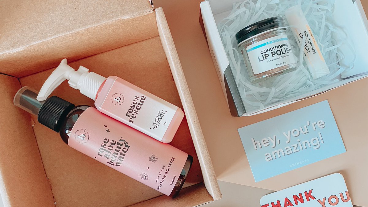 Dah join giveaway kita tak tuuuu? 👀 

Best tau guys. Boleh dapat both of our best-selling products (Rose Aloe Beauty Water &amp; Roses Rescue) sekali dgn <a href="/skineats_/">Skineats®️</a> punya lipcare! (Lipscrub &amp; lip balm) 🥰