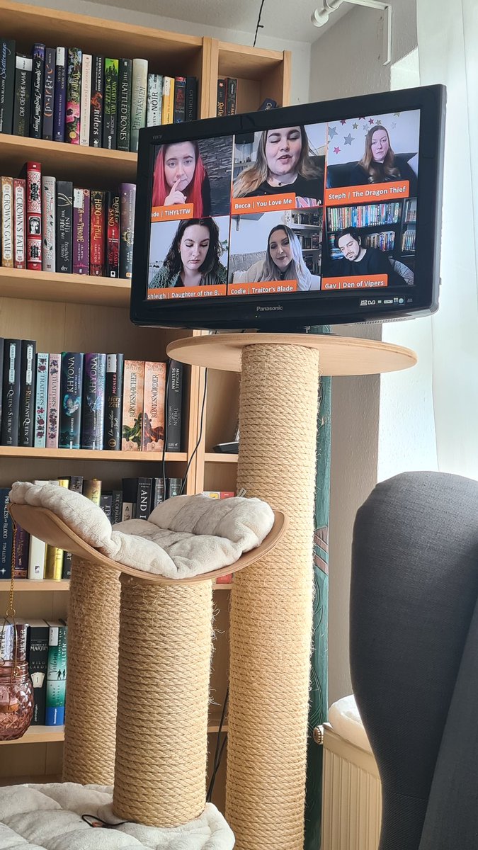 Ravenous_Reads's tweet image. I have to work today but taking my lunch break to eat yummy Indian food and watch the live show of #Raedathon with this amazing squad.

Happy reading everybody!

#squadgoal @TheGavGav7 @theumbramortis @frolic_fiction @Stephloves4 @codiebookcorner @jadeyraereads