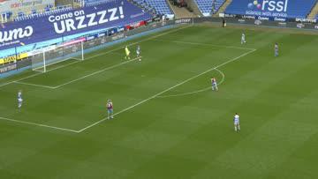 👀 @KenzaDali from distance!

@westhamwomen take the lead early on at the Madejski!

#BarclaysFAWSL