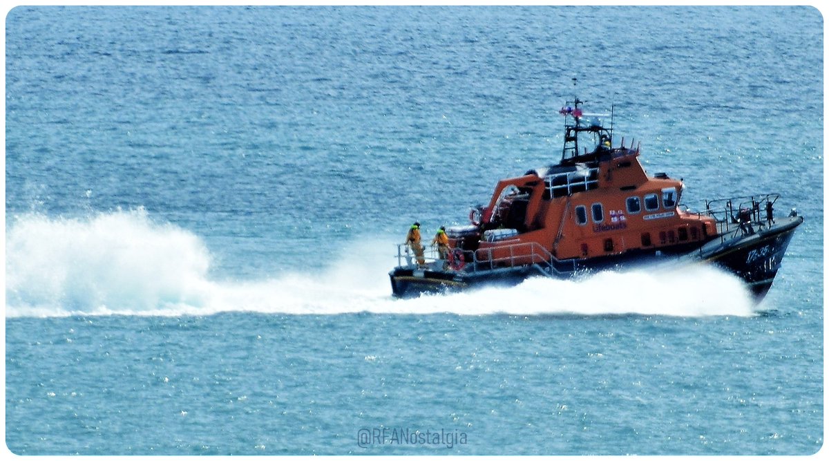 RfaNostalgia's tweet photo. .@RNLI @PlymouthRNLI off / back from am/pm TOWEXs with @PlymCatte pilot vessel MAKER.

Towing is an important activity to master &amp; sometimes @RFAHeadquarters vessels are called upon to do some unusual tows as illustrated in this diag of RFA Bacchus towing MV Thuntank ~45yrs ago. https://t.co/T1DCD8DFKZ