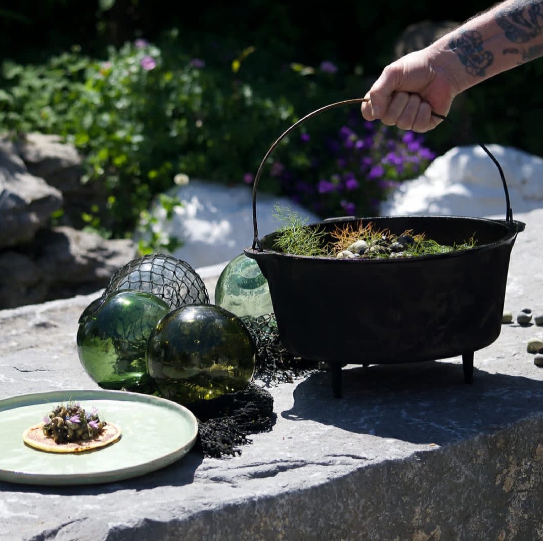Much of the Irish chapter in our Cookbook: Rekindling the Fire: Food &amp; the Journey of Life, is inspired by my Claddagh heritage.
So, it was fitting to develop-my winkle dish at Katie's Claddagh Cottage. @claddaghdesigns
#claddagh #food_journeyoflife #throwback #irishfood