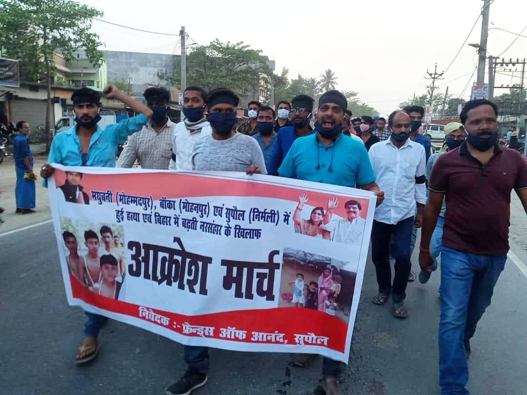 FriendsofAnand5's tweet photo. मधुबनी हत्याकांड में 'फ़्रेंड्स ऑफ़ आनंद' सुपौल सड़क पर उतर कर अपना आक्रोश जताया ।
#मधुबनी_नरसंहार
#FriendsofAnand #Supaul https://t.co/vCOC36Iu4X