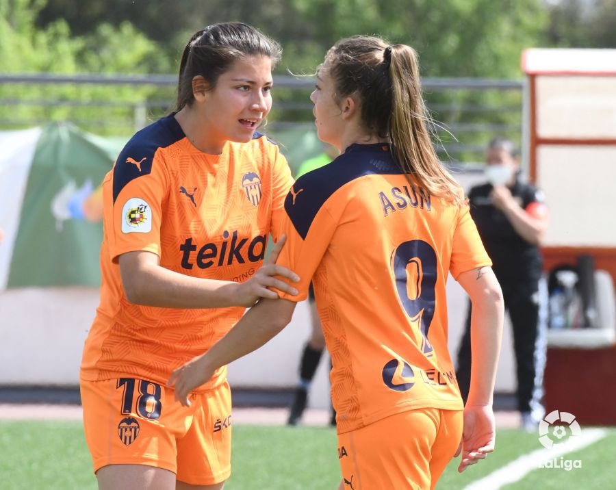 VCF_Femenino's tweet photo. 📝 CRÓNICA |
#RayoVCFfem 3️⃣⚔️3️⃣

⚽ El #VCFfem 🦇 iguala un 3-0 en contra y suma un punto

➕ℹ️ https://t.co/SU09avVzxD

#AmuntVCFfem 🖤
#JuntsAnemAMUNT 🦇 https://t.co/xlw0v8usMo