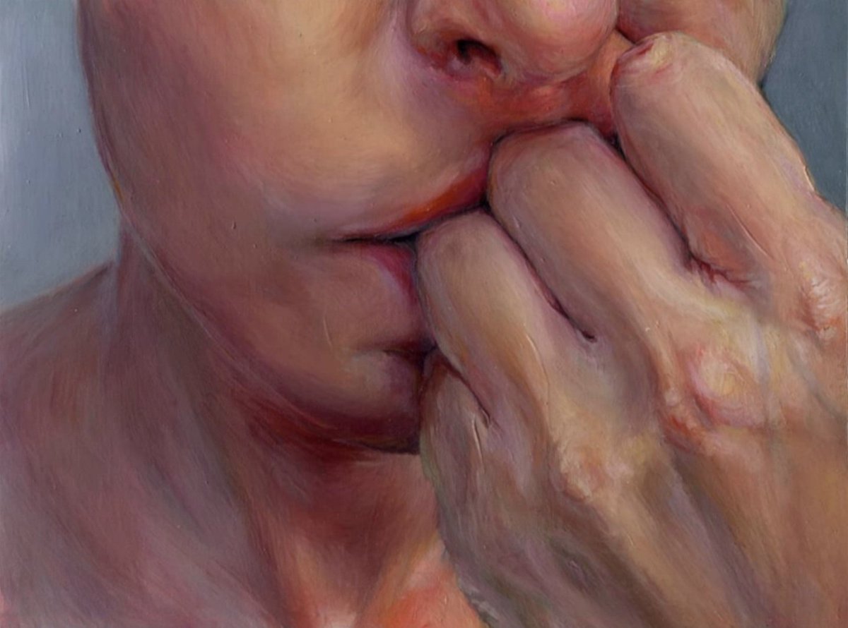 - أبشع أنواع التعلُّق، هي أن ترتبط بإحدى بنات أفكارك .. فأنت لاتستطيع أن تُكوّن معها علاقة  صريحة لأنها مُجرد فكرة وبالمقابل لاتستطيع أيضاً أن تكتُبها لِيراها العامة لأنك تغار عليها جداً !
هي هكذا، مُعلّقة في ذهنك فقط.

#ناصر