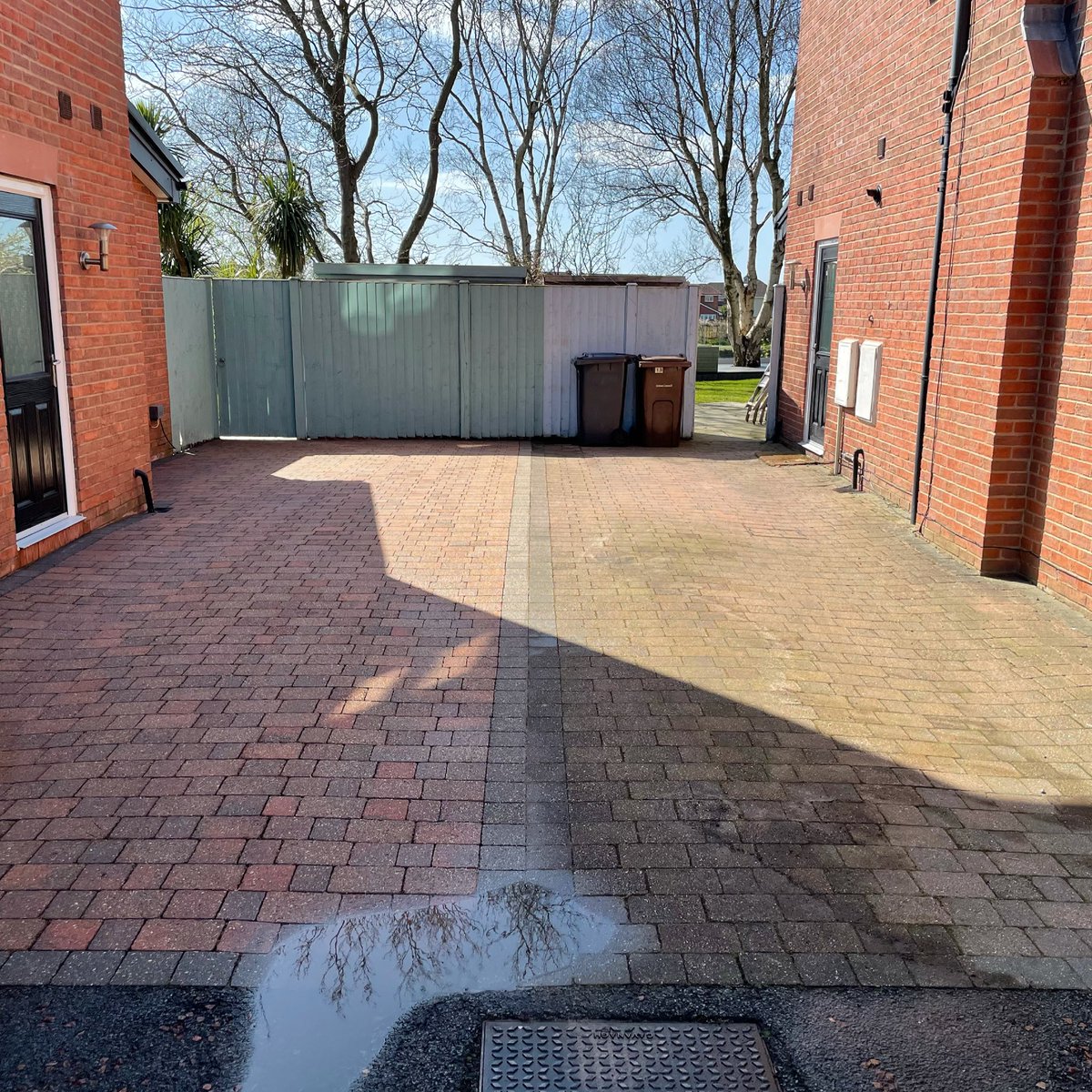 no1windowclean's tweet photo. Can you guess which neighbours driveway we jetwashed this morning?
#maghull https://t.co/8l4yuflVTG