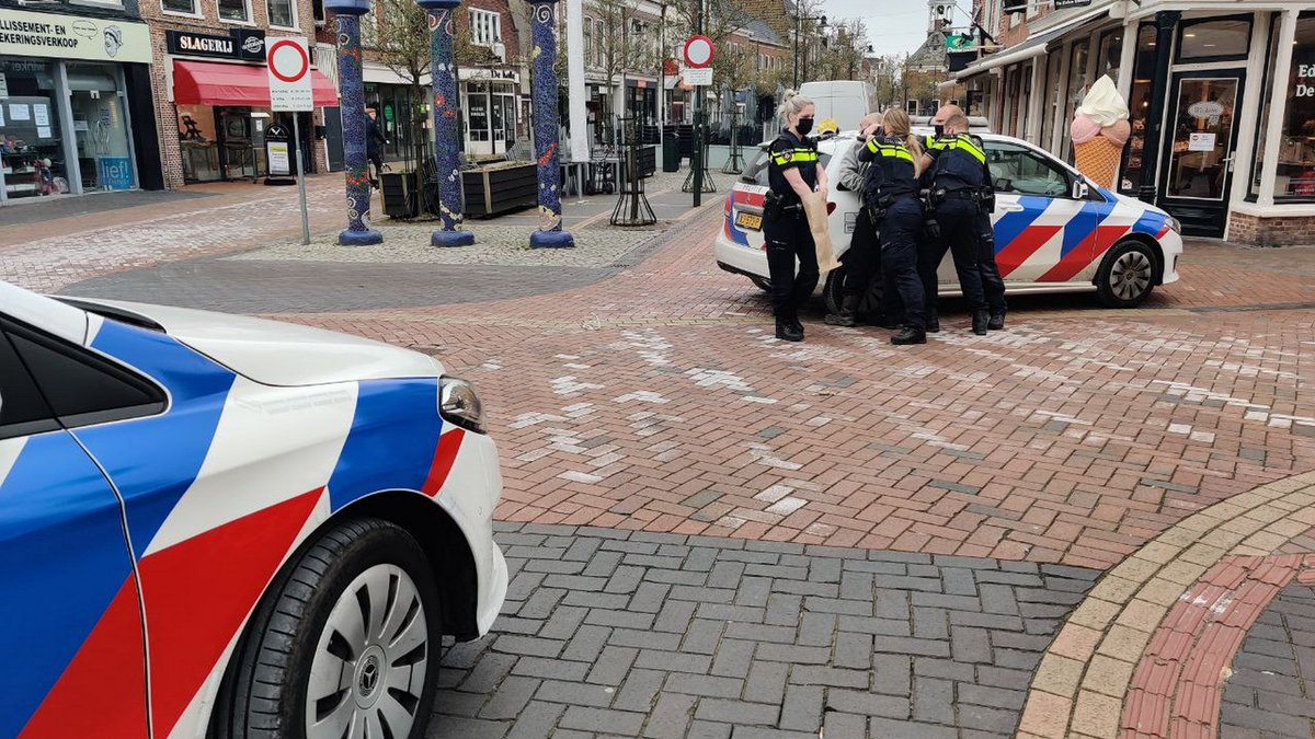 Politie rukt uit voor incident in het centrum van Dokkum -..