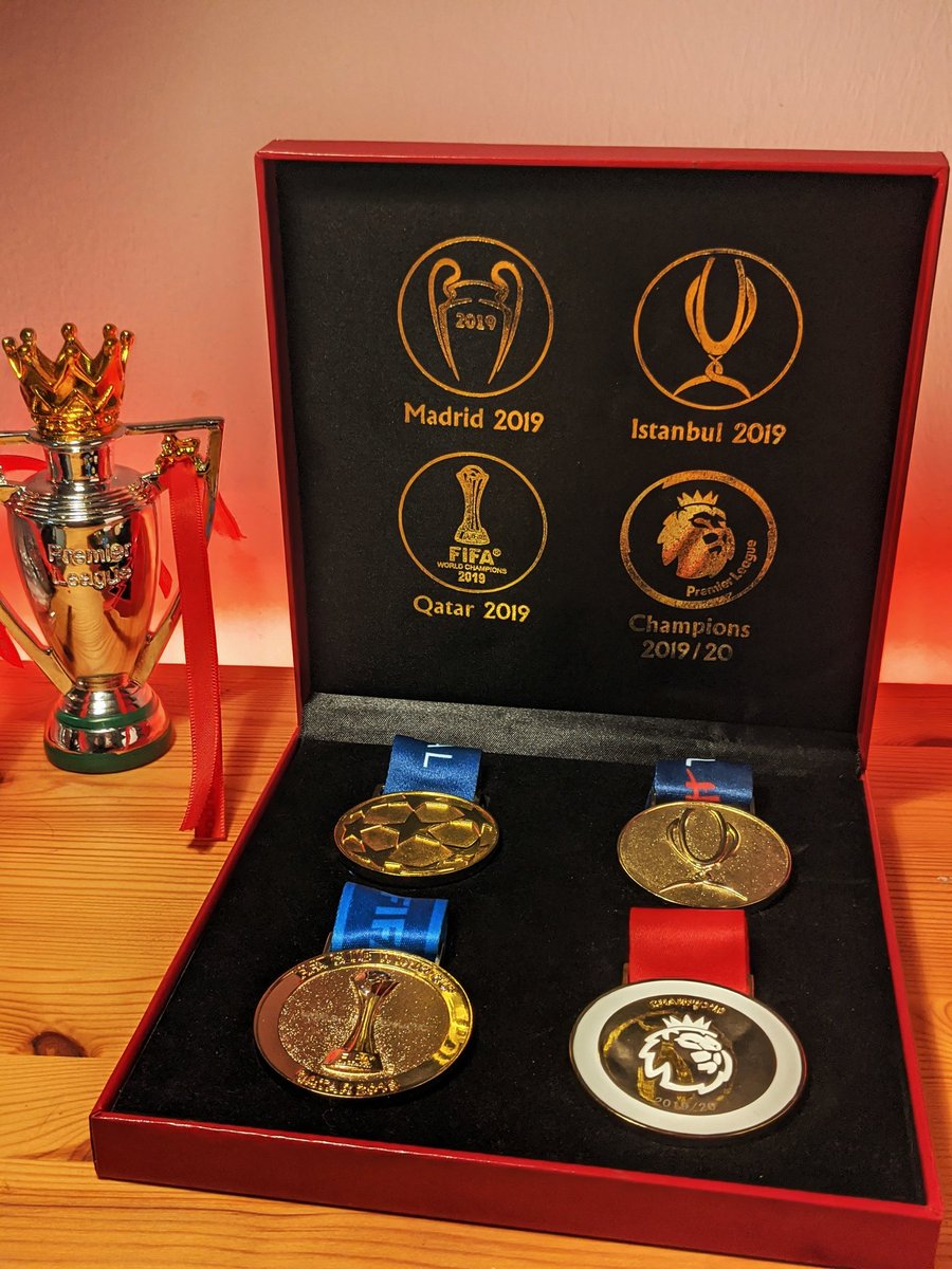 ShopOfTheKop's tweet photo. ✨ MATCHDAY GIVEAWAY ✨

🏅 Win a Limited Edition Medal Box 

All you need to do is 
🔄 RT &amp; LIKE this tweet 
✅ Follow Us (@ShopOfTheKop) 

🔥🔥Available to Pre-Order here --> https://t.co/51UPXAFGij 
🌍 FREE WORLDWIDE SHIPPING

🏆 Winner announced on Tuesday #ARSLIV https://t.co/LD8Vt9DoHQ