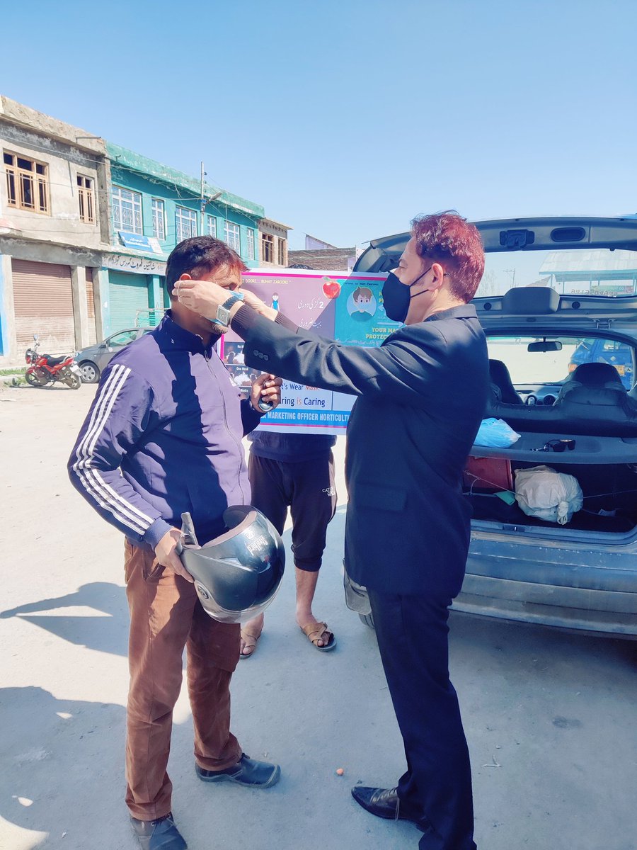MaribMariya's tweet photo. Even if I got my first dose of #Civishield ,the #Mask still have a role.we are now motivating more to take a dose who work at @AreaKulgam @AndKulgam https://t.co/3TgyJE1ojO