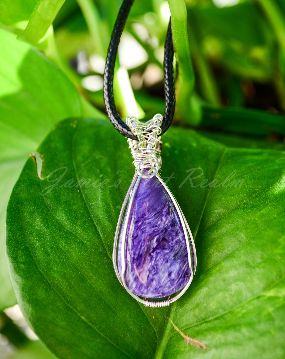 jamiesartrealm's tweet photo. Happy Easter weekend to you all 💕 Started a 20% off sale if you spend a minimum of $25, no code needed! Come check out everything in the shop- wire wrapped healing crystal pendants, abstract paintings, and photography prints! https://t.co/rsmdIMivOm
