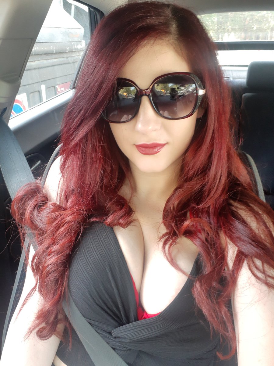 Lucecosplayart's tweet photo. Who is missing summer like me?
#summer #summergirl #redhead #IWantToDoSomethingDifferent https://t.co/etY6RZHAfY