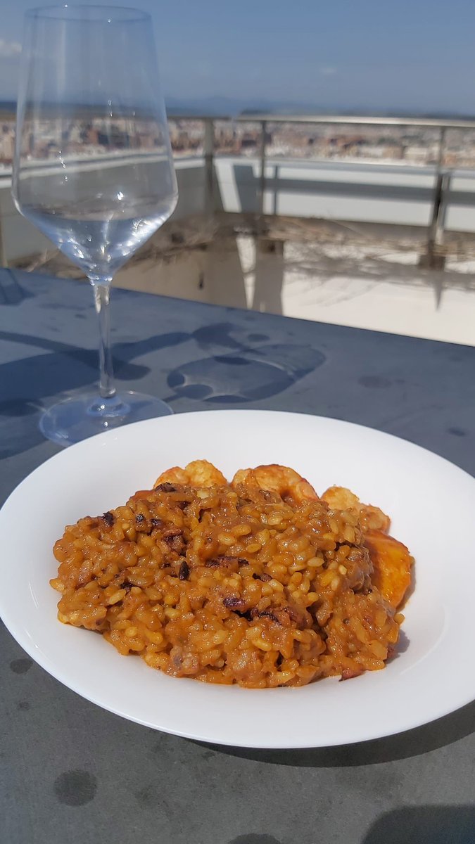 msl_mitra's tweet photo. Just completed an amazing online #paella cooking class with @seasaffron in Valencia &amp; loved ones around the world. Absolutely delicious! https://t.co/18cs221rlF