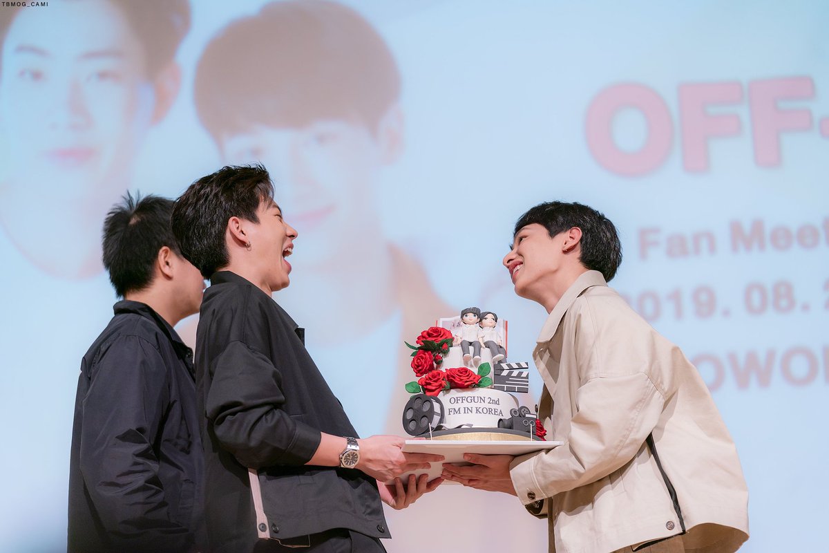 hourlyog's tweet photo. #ออฟกัน #ออฟ #กัน #offgun #off #gun https://t.co/YlHvdIRrBu