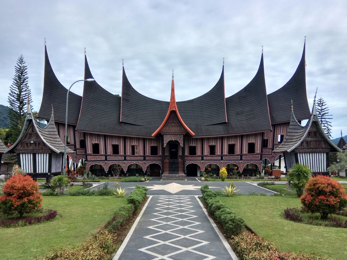THREAD: AN ISLAMIC MATRIARCHYIndonesia's Minangkabau people, number eight million, and are famous for their unique architecture and a culture which emphasizes a matriarchal social order which not only coexists with their Muslim beliefs but is strengthened by them.