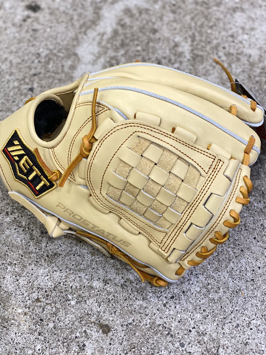 有 入間モンタナスポーツ ゼット プロステイタス 硬式グローブ 内野手 キャメルカラーの 源田壮亮 選手モデル 源田モデル を小指2本入れにして人差し指を通常の位置に出したらものすごい良い 驚きです ご本人やっていた理由がわかります 野球