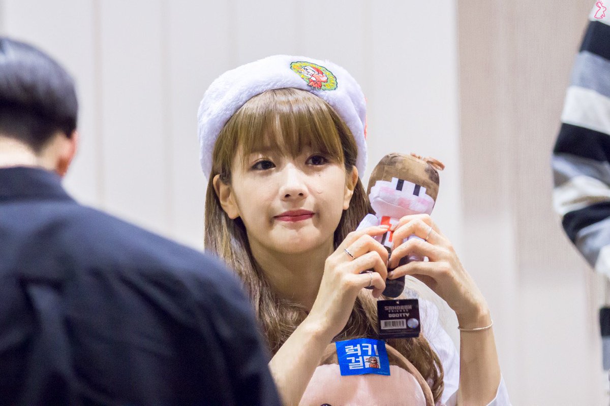 hourlybbom's tweet photo. @Apink_2011 @Apinkbm
#Apink #Bomi #윤보미 #에이핑크 #보미 https://t.co/H0ltN4B1px