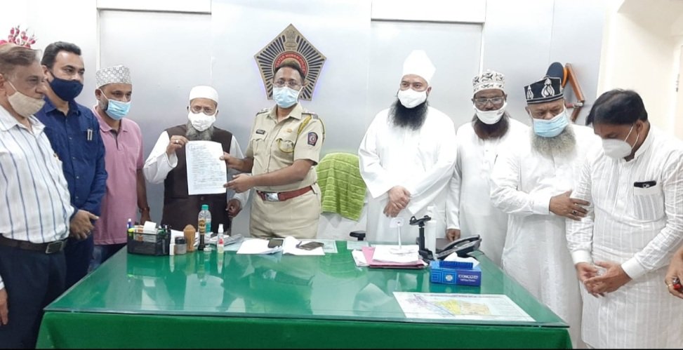 razaacademyho's tweet photo. An FIR was registered today 3rd April 2021 at the Pydhonie Police Station, Mumbai under sections 295(A) 153(A) 505(2) by Raza Academy and TNRF (Board) through Sayed Moin Ashraf Sahab and Saeed Noori Sahab against slanderer Narsinghanand Saraswati
#ArrestNarsinghanand https://t.co/GR06e0iqhT