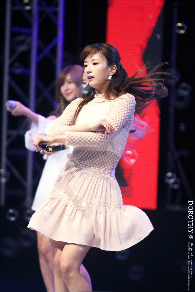 hourlybbom's tweet photo. @Apink_2011 @Apinkbm
#Apink #Bomi #윤보미 #에이핑크 #보미 https://t.co/0MygGUEQE9