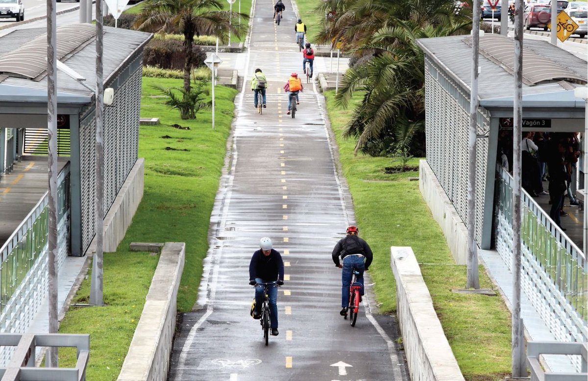 In Bogotá, commuting by bike has surged to 880,000 trips a day. In North America, we have underestimated the opportunity to develop cycling routes that are separate from vehicles completely, as shown below. This shifts the cycling commute from a risky endeavour to a pleasant one.