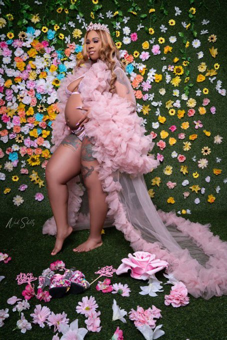 It&rsquo;s no longer about me it&rsquo;s about you princess and mommy got you forever🥰😘🤞🏽 #31weekspregnant #girlmom<a href="/tag/31weekspregnant"class="tags"><span>#31weekspregnant</span></a><a href="/tag/girlmom"class="tags"><span>#girlmom</span></a>