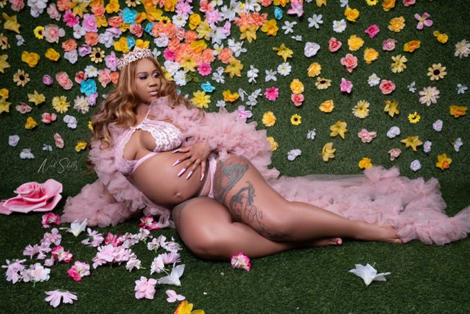 It&rsquo;s no longer about me it&rsquo;s about you princess and mommy got you forever🥰😘🤞🏽 #31weekspregnant #girlmom<a href="/tag/31weekspregnant"class="tags"><span>#31weekspregnant</span></a><a href="/tag/girlmom"class="tags"><span>#girlmom</span></a>