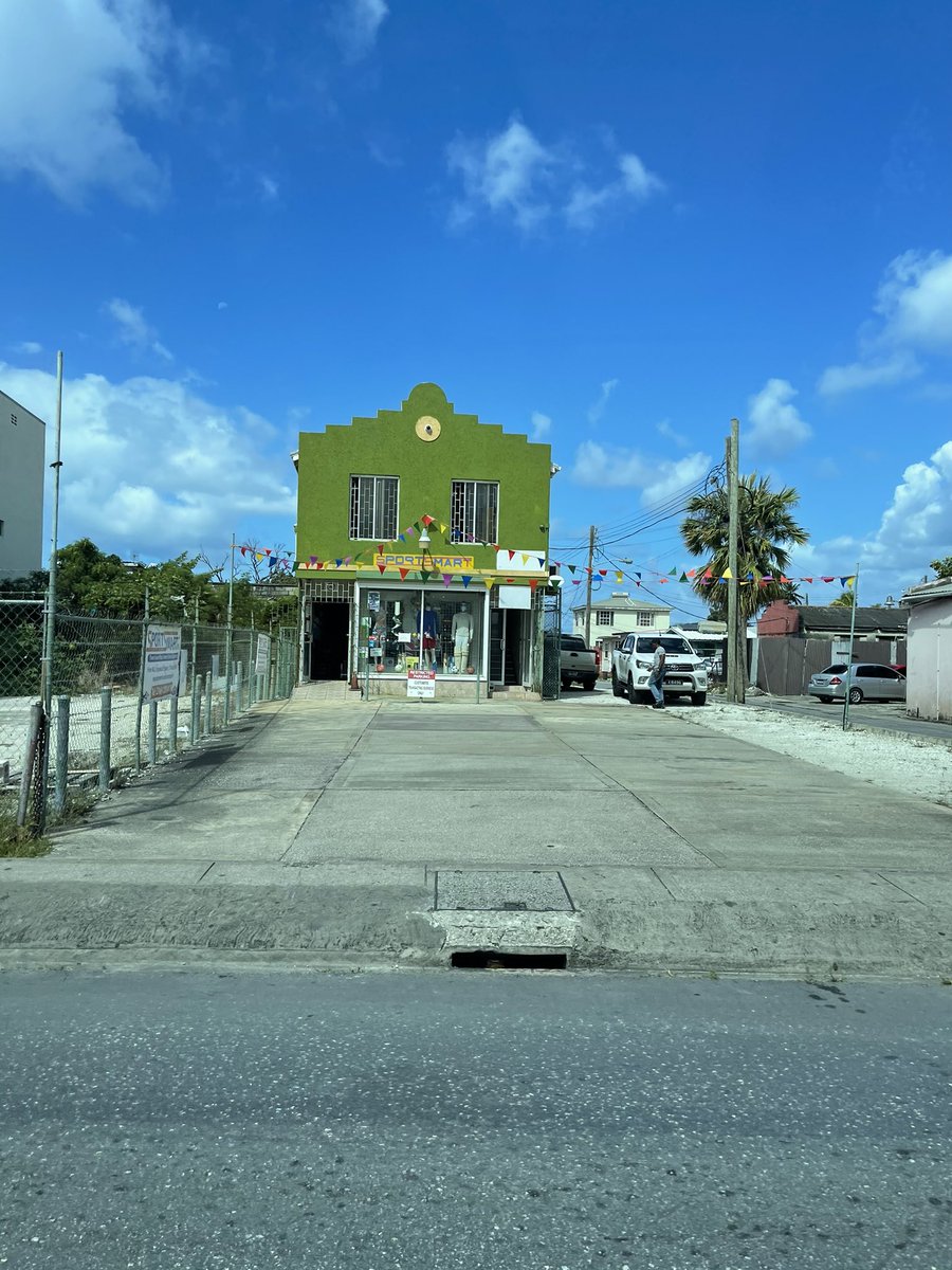 HeavenEscapes's tweet photo. ✨Bridgetown, Barbados✨
📸 @epitomeofsass 💋🔥
#travel #travelphotography #travelgram #travelblogger #travelblog #travels #traveler #travelling #travelawesome #traveltheworld #travelholic #purestelement #epitomeofsass #heavenlyblissescapes #blackownedbusiness #beach #sun https://t.co/u8P2R7UJCO