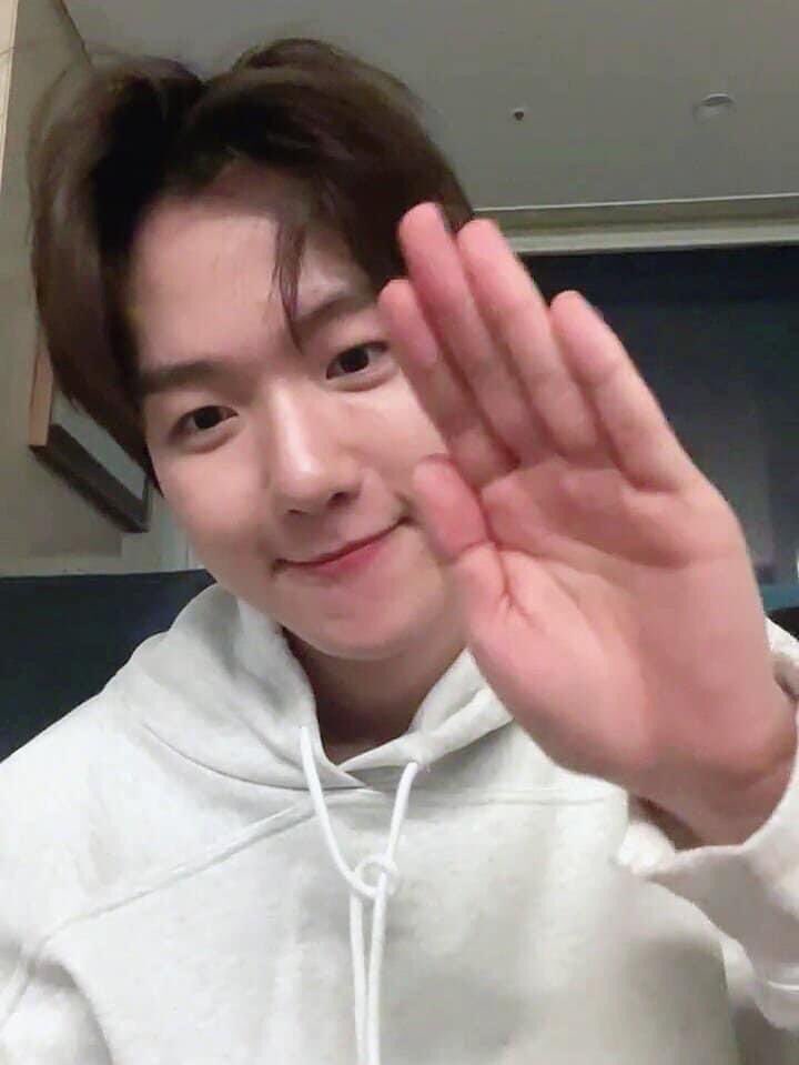 yani_min's tweet photo. 🍓[Pre-order ] BAEKHYUN 3rd Mini Album - BAMBI 
🔺รอบ Event  🦌
➖ราคา 280฿ จ่ายรอบเดียว (มัดจำ 100 ฿)
✨ เฉพาะ Photobook ver.

📬 ค่าส่ง 50/80
❌บั้มไม่แกะ ไม่มีโปส ❌ 
💌 ลิ้งค์ https://t.co/Z0GB0kfuUl

สุ่มแจกอัลบั้มจากรีทวีตนี้ 2 บั้ม 
ประกาศผล 10/4
 #ตลาดนัดEXO #baekhyun https://t.co/iCYb5ylO1r