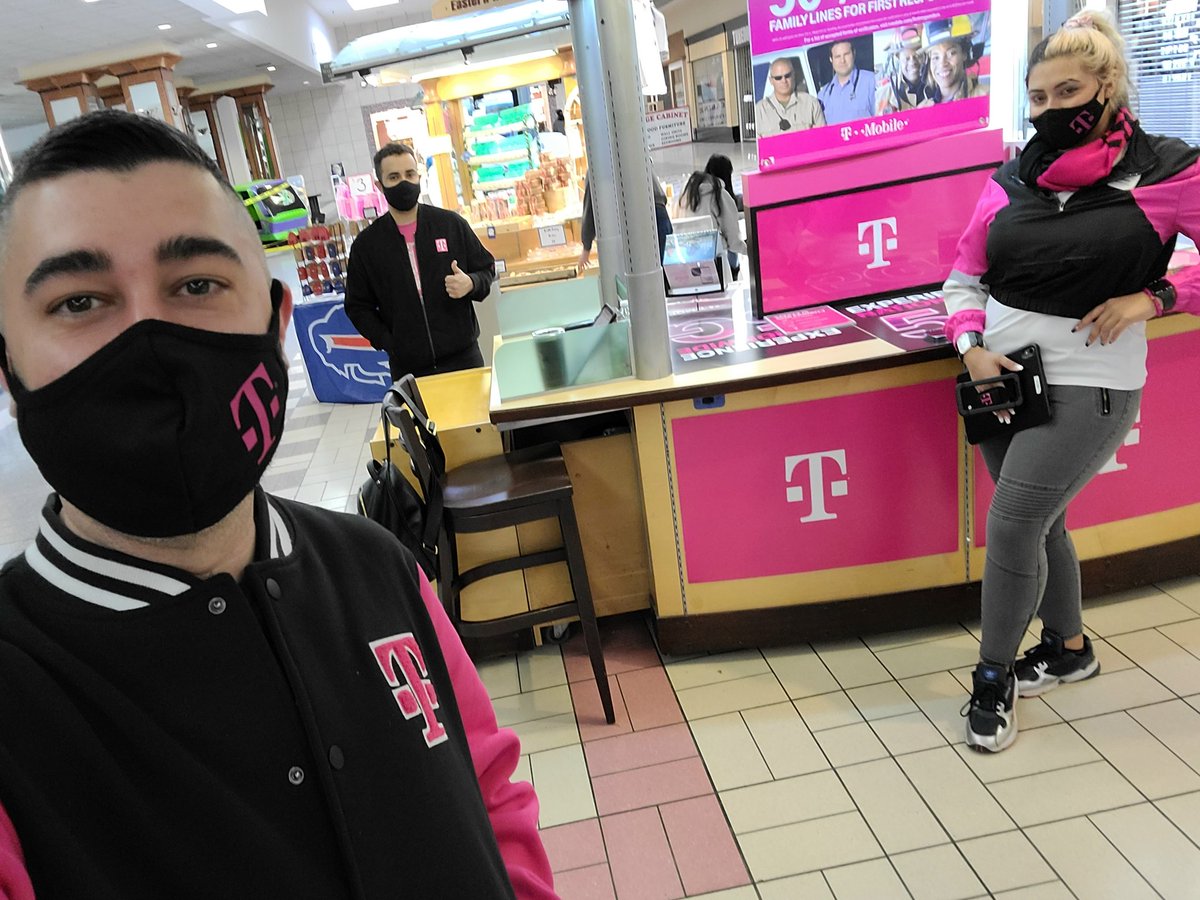 Your favorite @TMobileTruckWNY team is at <a href="/EHMshopping/">Eastern Hills Mall</a> for the off Broadway market!! Stop by for exclusive event only promos and some holiday goodies!!!  <a href="/DavidAntczak3/">David Antczak</a> <a href="/MetroTaraD/">TaraD</a> <a href="/kelliejo26/">🧡 Kellie Morton 💙</a> <a href="/Sophia1027313/">Sophia</a> <a href="/munoz_elenita/">Elena Munoz</a> @tmobiletruckalb @BillzIsMyName @TMobileTruckNE