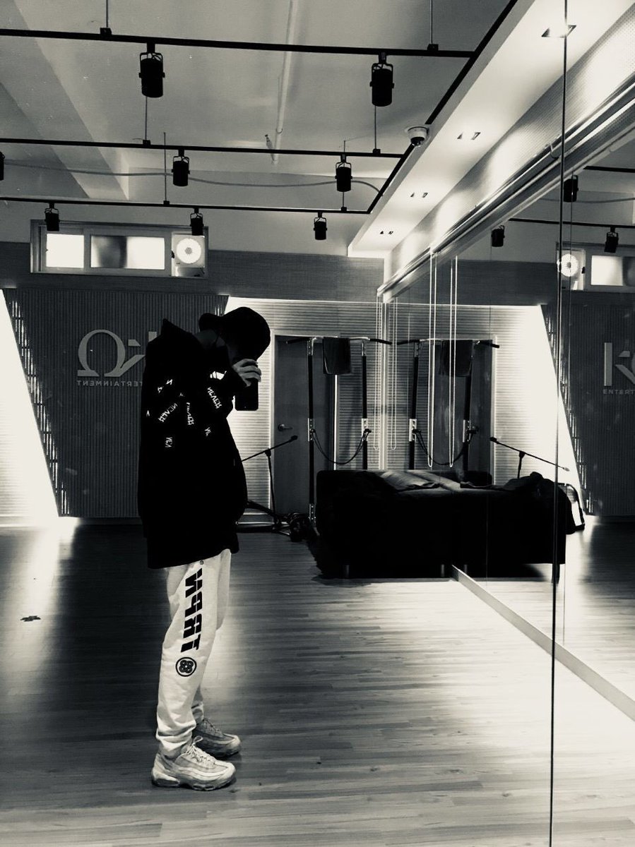 j2ngh's tweet photo. this genre of jongho mirror selcas.

#STANWORLD #ATEEZ https://t.co/4tC4wzcOqZ