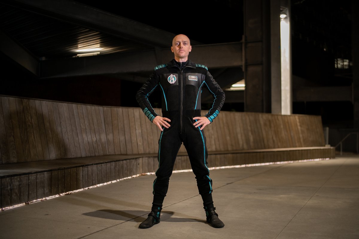thespacejuggler's tweet image. I may not save the world from certain destruction like Bruce Willis in Armageddon, but I can embody his manliness with the epic space suit we made specifically for Space Juggling!  

Costume designed by @kaci_torres, photography by Jeremy Lewis

@dearmoonproject #spacejuggling