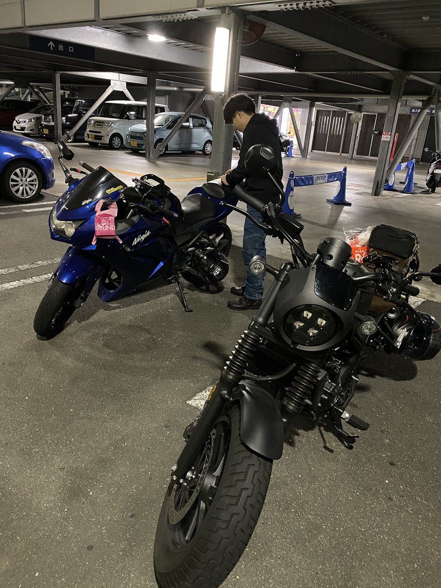 0o_yn_o0's tweet photo. 久々のおバイク🏍

ナイツー👏

リュックもないのに
荷物増やして帰って必死👍 https://t.co/PNaoOmR4Ai