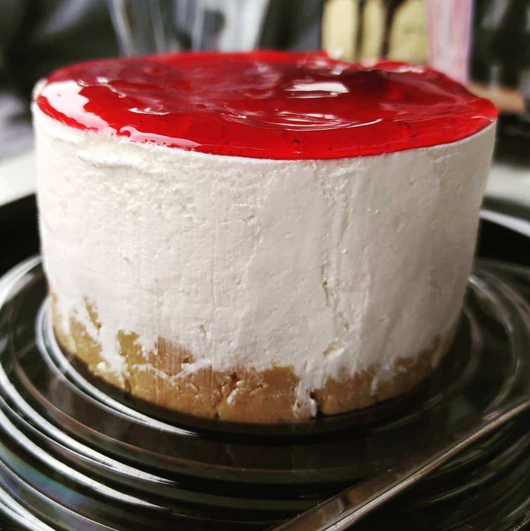 veeplaysttv's tweet photo. Going for a walk, having to hide from a sudden rain and being near these makes you commit to sinful things. ๐
@Zeronnix
#foodporn #wehadto #nowayaroundit https://t.co/L9OsKtwRQR