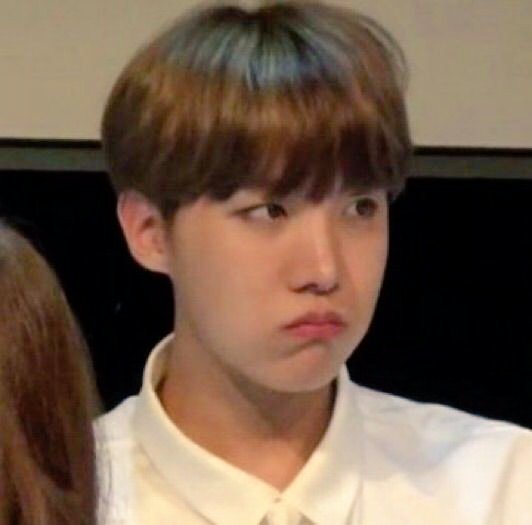 JhopeClips19's tweet photo. 🥺su pucherito🥺
#JHOPE @BTS_twt https://t.co/B0Kw3z6nZC