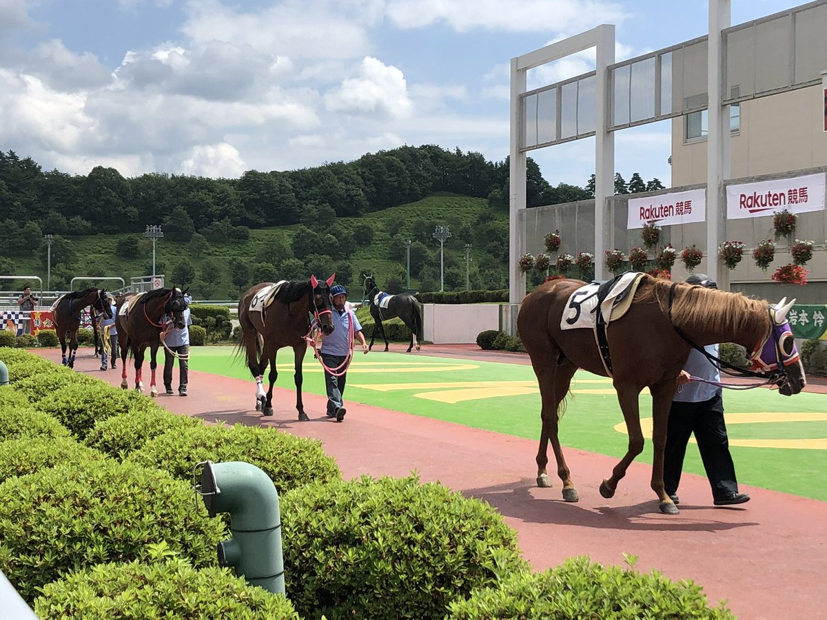 競馬場のことまだ勘違いしてる人いるかもしれないからはっきり言っておくが競馬場は 景色の良い居酒屋 なのでコロナが落ち着いたらぜひ行ってほしい Togetter 競馬場のことまだ勘違いしてる人いるかもしれないからはっきり言っておくが競馬場は 景色の良い居酒屋 なのでコロナが落ち着いたらぜひ行ってほしい Togetter