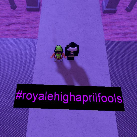 04tw1's tweet photo. #RoyaleHighAprilFools pic with @dcrlingmqndy https://t.co/sY2lFfHmpW