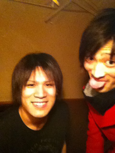 MAR_beFLAME's tweet photo. 朝海へ

お前ガドロよりクズってタイトル似合うけど、

今は人間的にも音楽的にも誇れる仲間です。

お互い上いこう。

(また組むとかじゃないからね🙃)

誕生日おわり。以上。
みんなありがとう。 https://t.co/zeiZdSbpOF