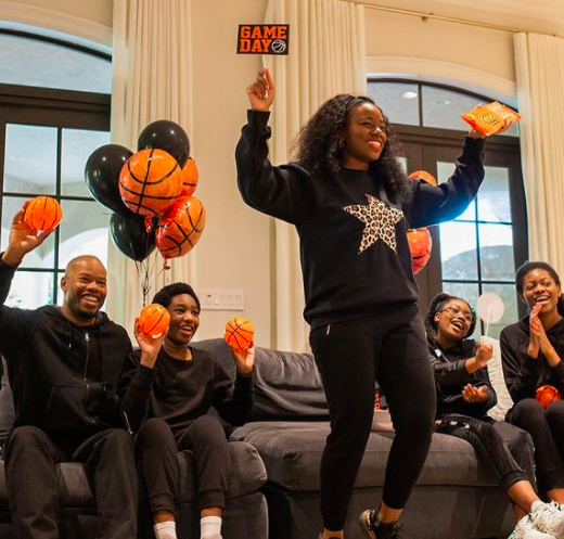 shespeaksup's tweet photo. The Stew Crew @SportyMommas is ready to watch some serious basketball today with the perfect snack, NEW @reeses Big Cup with Pretzels and REESE’S Miniatures with Pretzels.🏀🥨 #AD #foundatwalmart #biteintothismadness https://t.co/A2MoaKwGXN https://t.co/NqydM0zFeU
