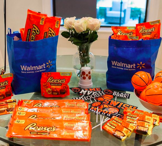 shespeaksup's tweet photo. The Stew Crew @SportyMommas is ready to watch some serious basketball today with the perfect snack, NEW @reeses Big Cup with Pretzels and REESE’S Miniatures with Pretzels.🏀🥨 #AD #foundatwalmart #biteintothismadness https://t.co/A2MoaKwGXN https://t.co/NqydM0zFeU