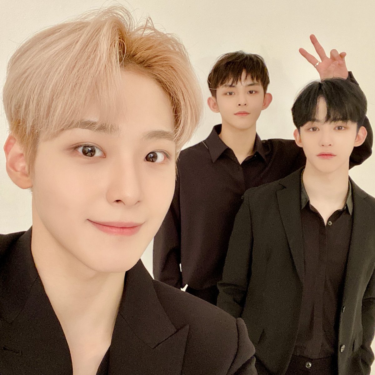 osmarchive's tweet photo. (4/5)

#제롬 #JEROME #오성민 #TO1 #티오원 https://t.co/MI0XULsY8i
