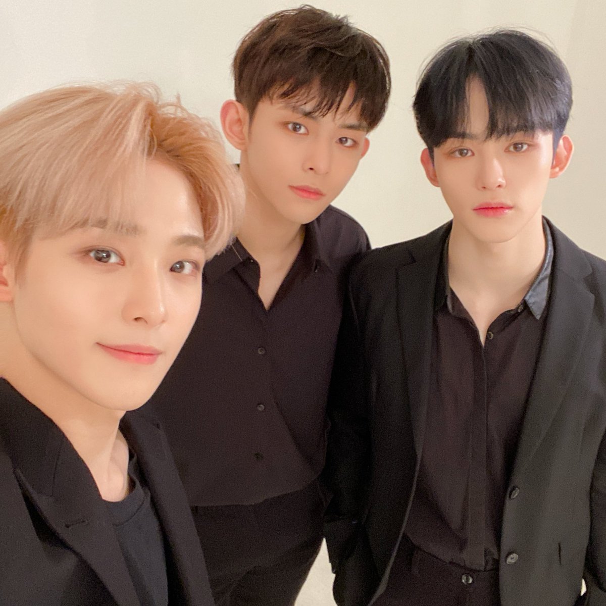 osmarchive's tweet photo. (4/5)

#제롬 #JEROME #오성민 #TO1 #티오원 https://t.co/MI0XULsY8i