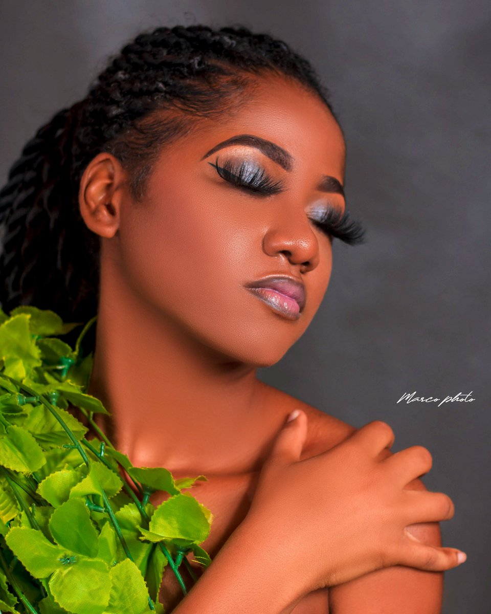 Amarchenry's tweet image. She's like that of a flower, blossoming in nature. 
Muse:  Gardy Limage 
MUA: @i_do_makeup_gonaives
Location: Makaya Studio
#braidslife #fashionstyle #portraitphotography #flawlessskin #skincareaddict #sensuality #haitiangirls #voguemagazine #vogueeko  #caribeangirls 
#YSB